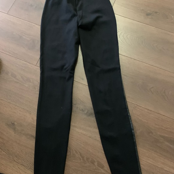 Women’s guess faux leather legging - Picture 2 of 4